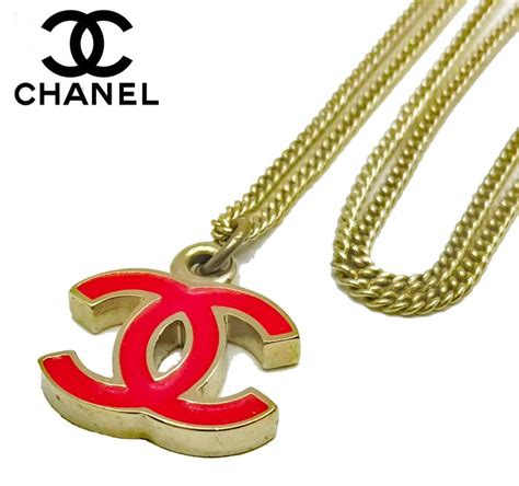 ketting chanel logo|chanel silhouette logo.